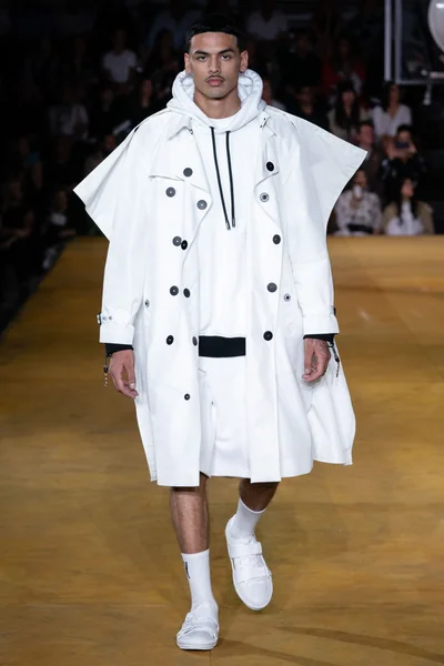 Look 70